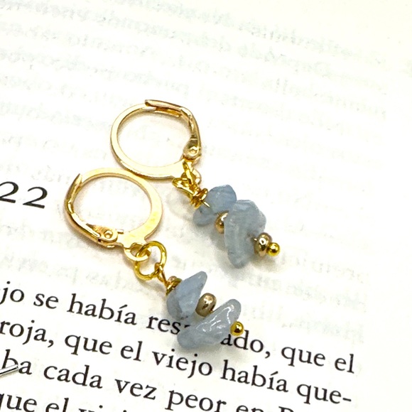 Alquimia Jewelry - Raw aquamarine dangle dainty gold earrings/Confidence in the future crystal